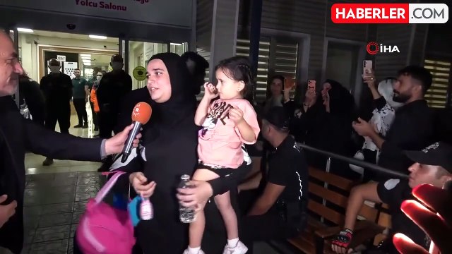 Lübnan'dan Tahliye Edilen Türkler Mersin'de Alkışlarla Karşılandı
