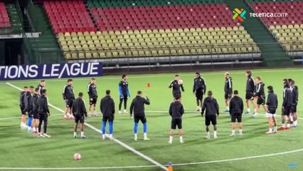 td7-Sele ya reconoció la cancha en Surinam-101024