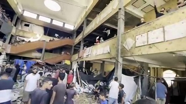 Al menos 28 muertos en un ataque israelí contra una escuela en Gaza que acoge desplazados