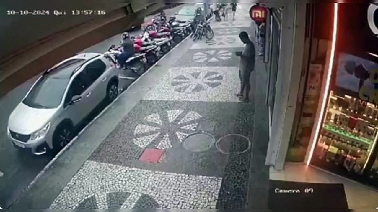 Homem abre fogo em shopping center de Guarapari