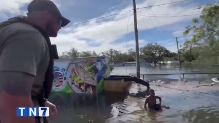 Huracán Milton: Impresionantes rescate de menor de edad aferrado a una lata