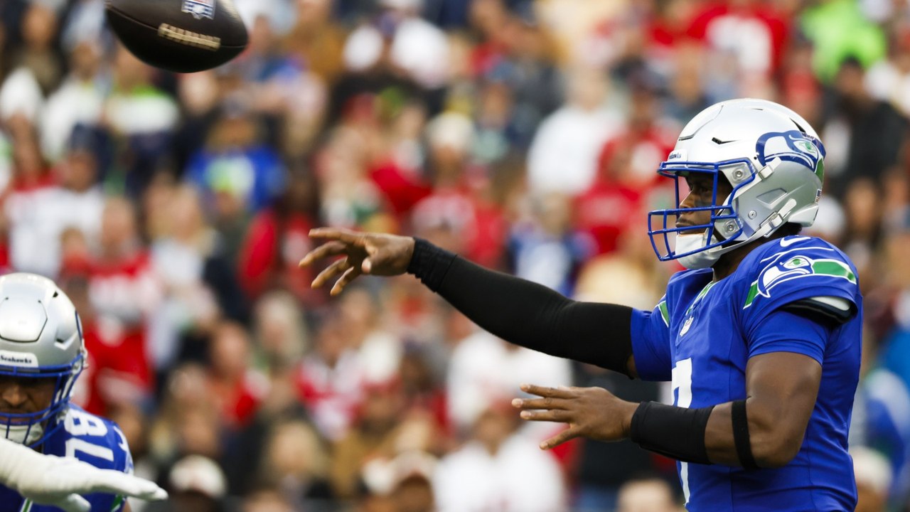 Seahawks' Offense Shines in High-Scoring NFL Showdown