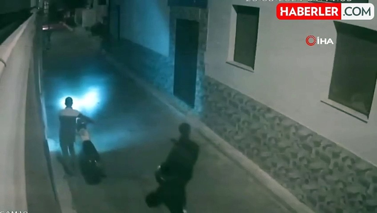 Giyim Mağazasına Kurşun Sıkıp Kaçan Şüphelilerden Biri Cezaevinde, Diğeri Yakalandı