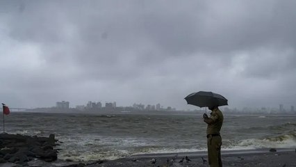 Mumbai Rain: मुंबई में तेज बारिश ने मचाया कोहराम, कई इलाकों में हुआ जलभराव