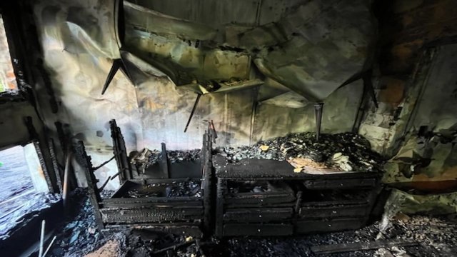 경북 성주 펜션 화재...건물 한 채 불타 / YTN