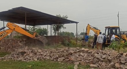 तहसीलदार की मौजूदगी में बेशकीमती भूमि से हटाया अतिक्रमण