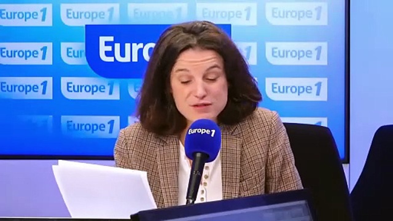 Garder «Emily in Paris» : La drôle de priorité d'Emmanuel Macron