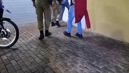 Homem é detido por embriaguez ao volante e violência doméstica no Brasmadeira