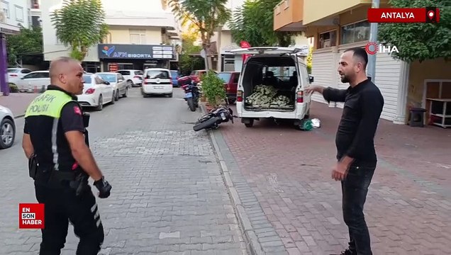 Antalya'da motosiklet sürücüsünün tek teker şovu hastanede bitti