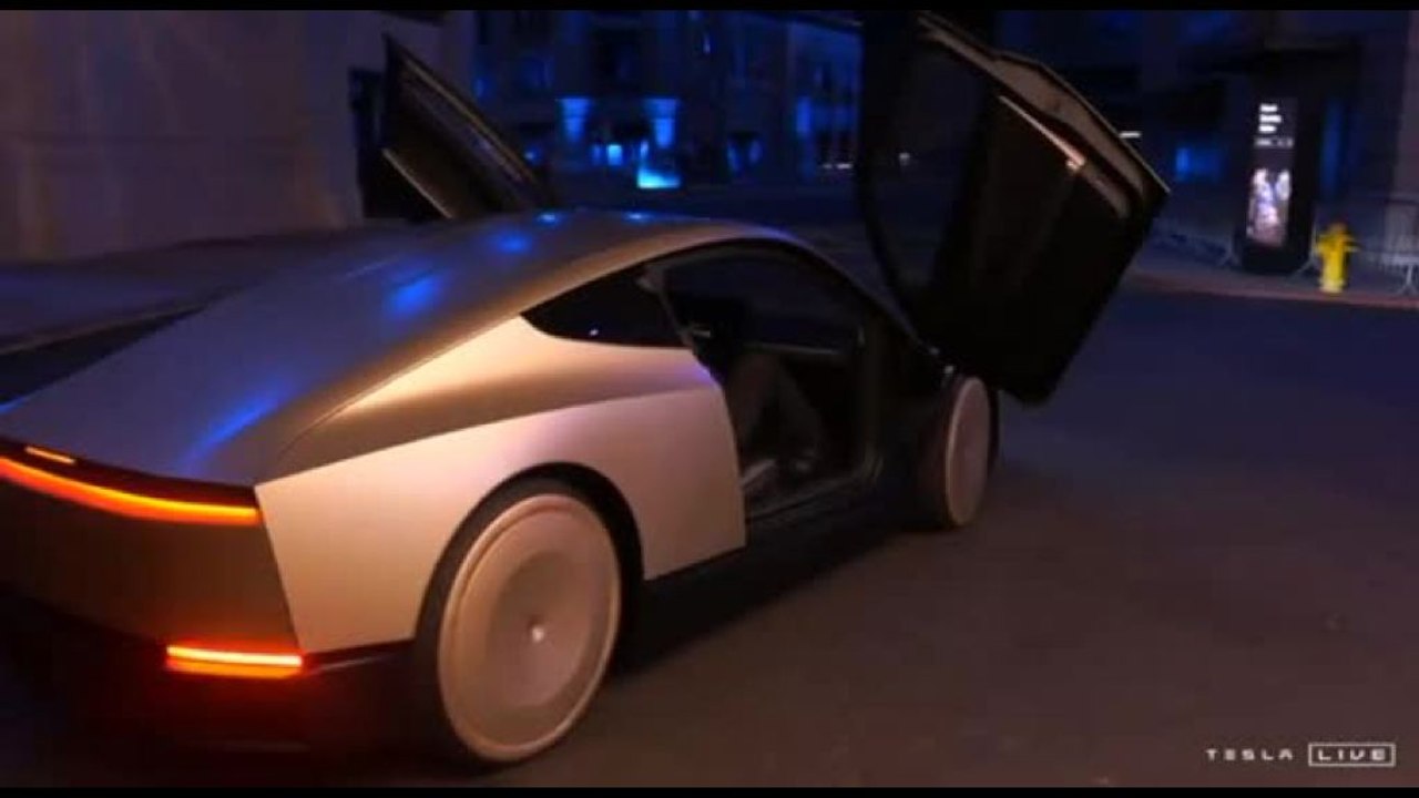 Musk presenta il robot taxi guidato dall'intelligenza artificiale