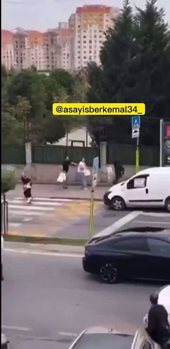 Başakşehir’de dehşet! Sokaktaki insanlara bıçakla saldırdı