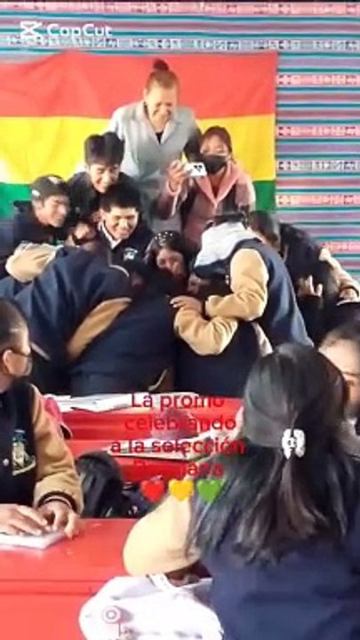 ¡No se lo perdieron! Así estudiantes de promoción siguieron el partido de la verde
