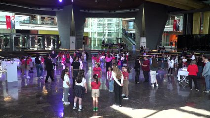 Başkan Aydın Dünya Kız Çocukları Günü'nü pasta keserek kutladı