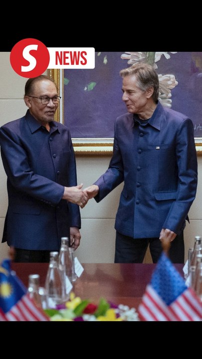 In matching silk Mao suit, Anwar meets Blinken on sidelines of Asean summit