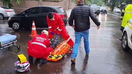 Motociclista cai e fica ferida na Rua Vicente Machado