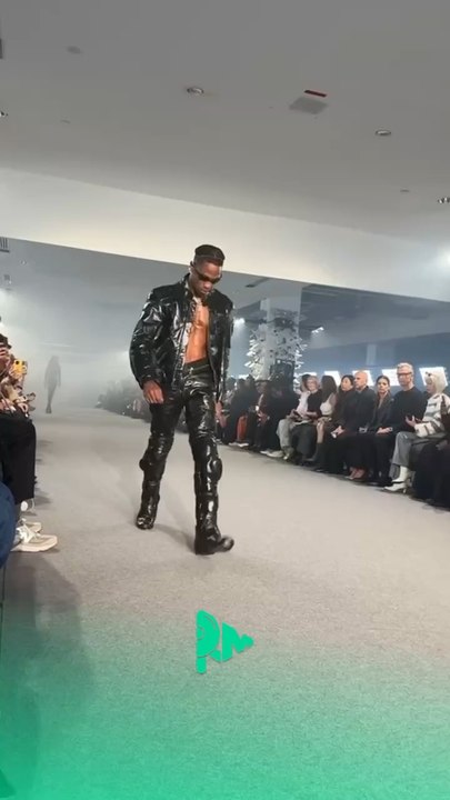 Travis Scott au défilé de mode VÊTEMENTS à Paris 