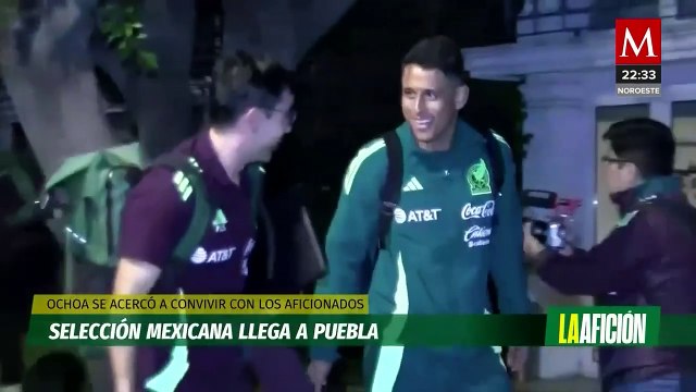 Memo Ochoa convive con la afición en la llegada de la Selección Mexicana a Puebla