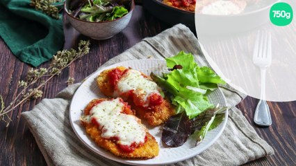 Escalopes de poulet panées à la sauce tomate et mozzarella