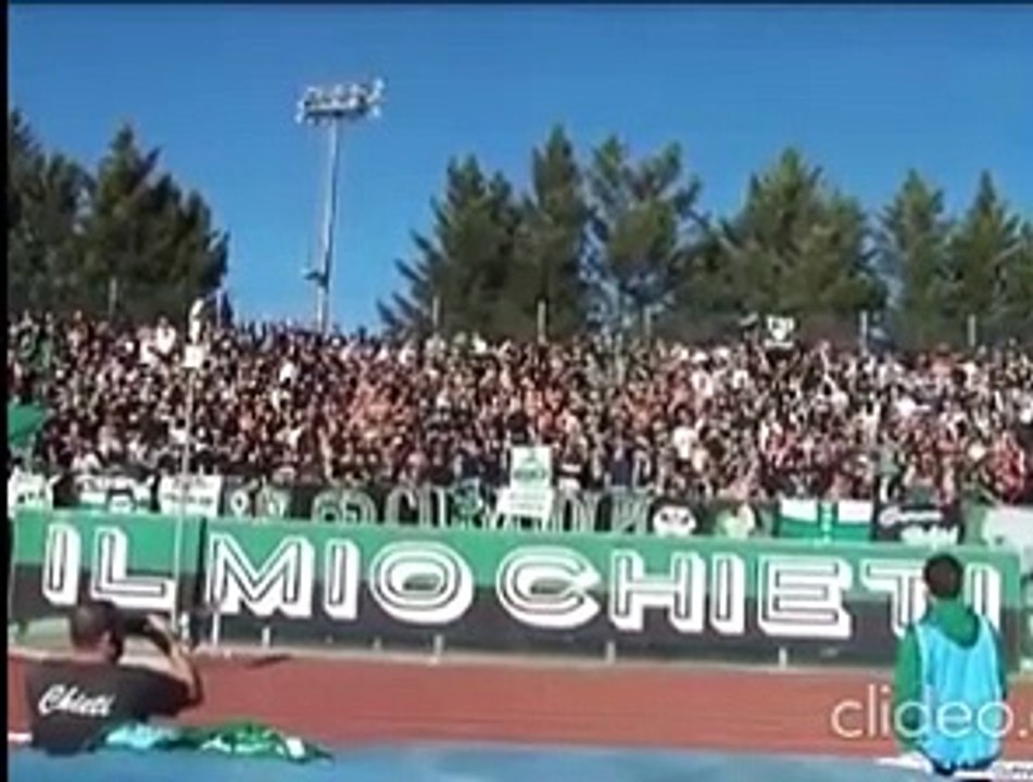Stadio Angelini da brividi: i tifosi del Chieti cantano sulle note di Gianna Nannini