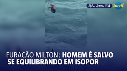 Furacão Milton: Homem se equilibrando num isopor é resgatado no mar