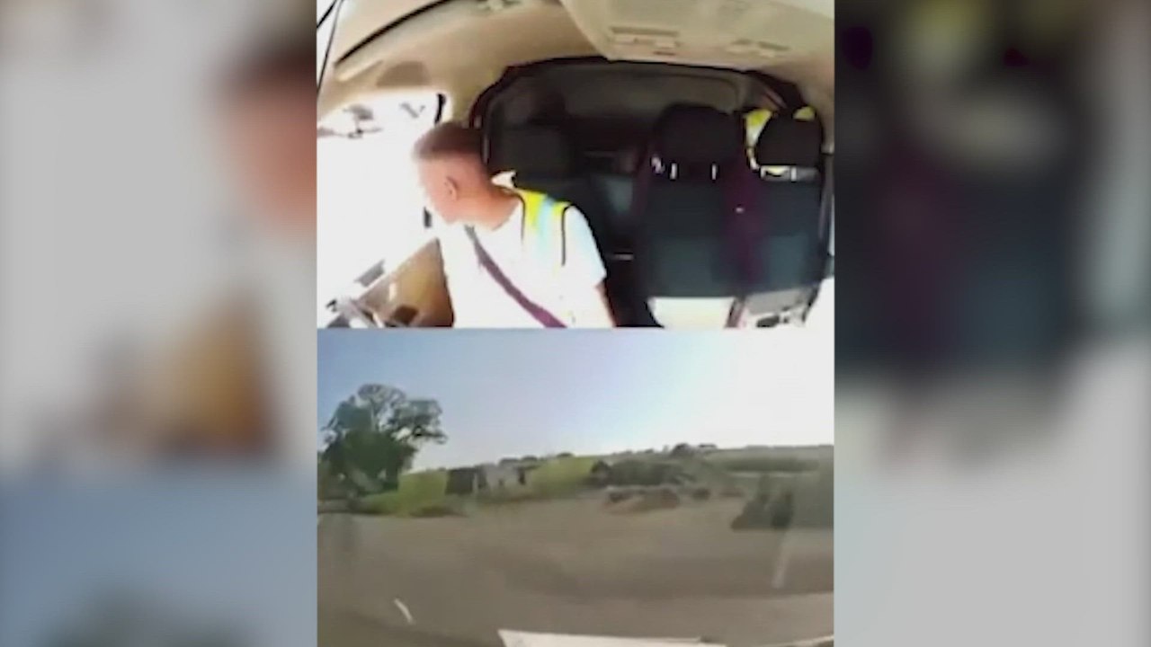 Las emocionantes imágenes cuando un conductor termina salvando la vida de un hombre que se estaba ahogando en el arcén