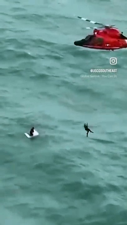 Salvato a 48 km dalla costa aggrappato a un frigo: "Scampato all'uragano Milton"