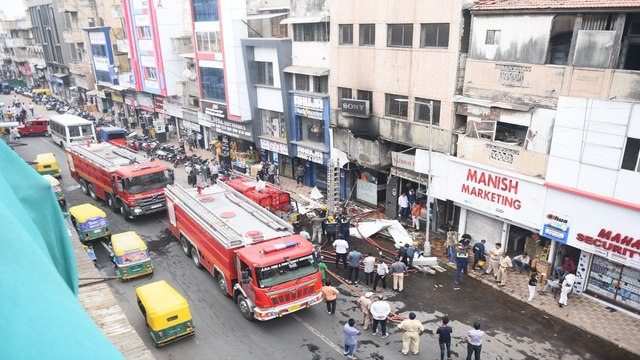 Ahmedabad: रिलीफ रोड में इलेक्ट्रॉनिक की दुकान में आग, तीन फायर स्टेशनों से टीम पहुंची