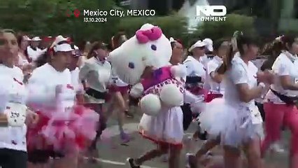 Hello Kitty hayranları Mexico City'de düzenlenen 'Eğlence Koşusu'nun 50. yılını kutladı