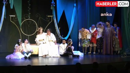 CHP Genel Başkanı Özgür Özel, Tiyatroda Shakespeare ile Anılarını Paylaştı