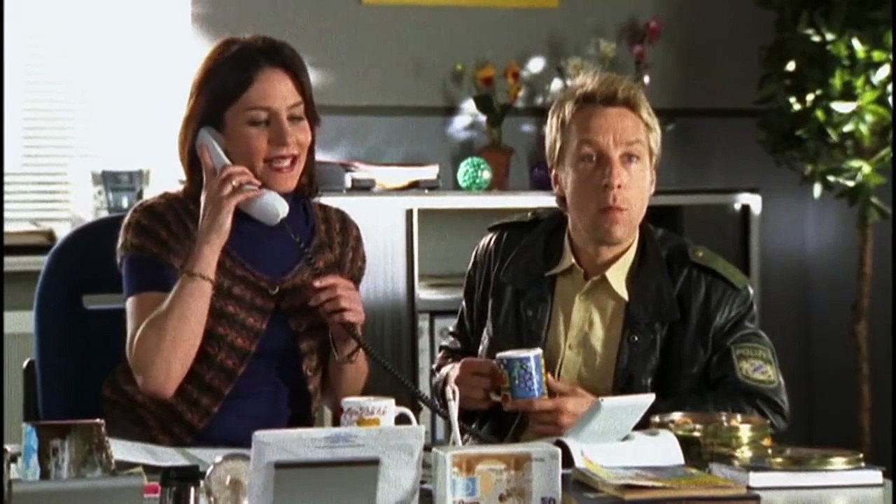 Die Rosenheim-Cops (122) Staffel 7 Folge 26 - Der Tod trägt Anzug