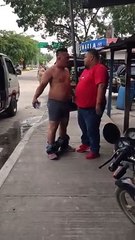 Busero se desnuda en medio de pelea con otro conductor