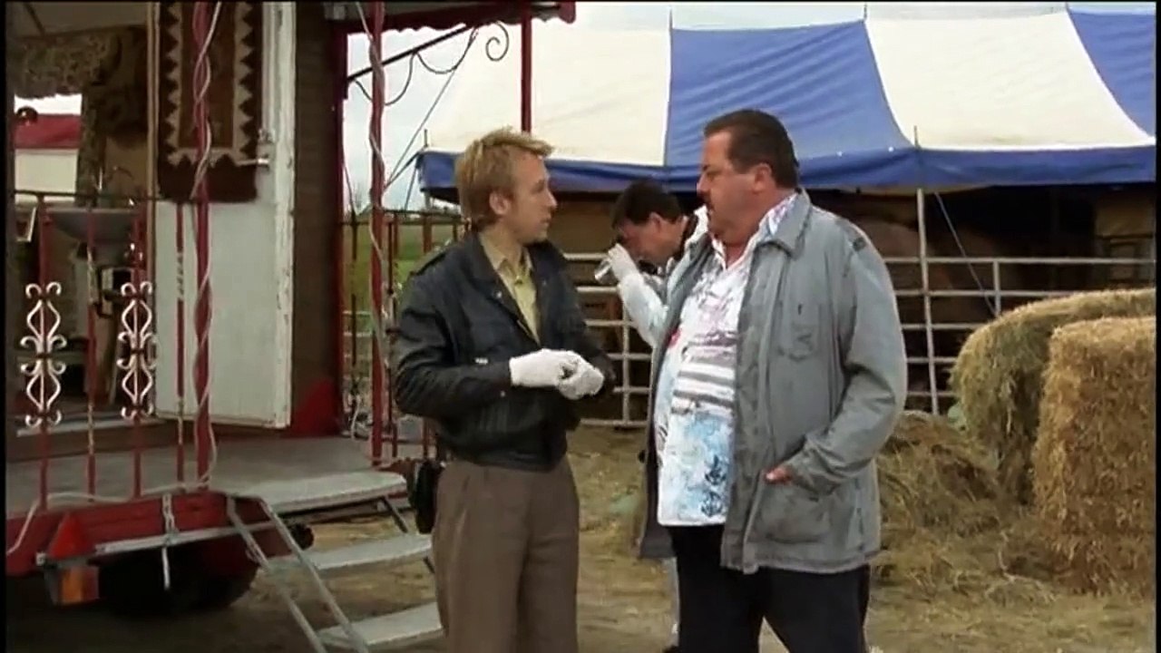 Die Rosenheim-Cops (115) Staffel 7 Folge 19 - Salto mortale