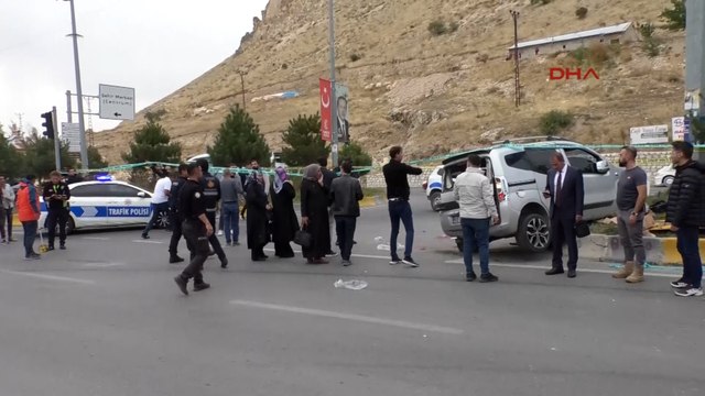 Van'da hafif ticari araç ile çöp kamyoneti çarpıştı