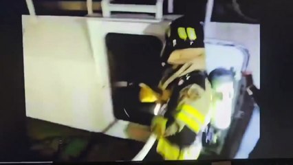 고흥 외나로도 해상 예인선 불...다친 사람 없어 / YTN