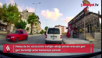 Herkesin düz gittiği istikamette geri geri giden sürücü kamerada