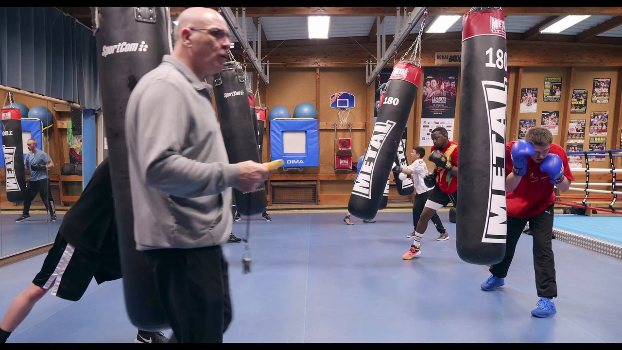 Bande annonce du film  documentaire "Douai Boxing Club" réalisé par le réalisateur Stéphane Dhenin qui sera diffusé en avant première au cinema Majestic à Douai le 15 Novembre et sur France 3 le 21 Novembre