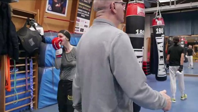 Bande annonce du film documentaire Douai Boxing Club réalisé par le réalisateur Stéphane Dhenin qui sera diffusé en avant première au cinema Majestic à Douai le 15 Novembre et sur France 3 le 21 Novembre