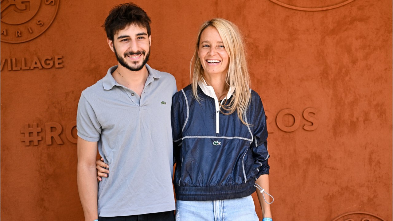 GALA VIDEO - Charlotte Gainsbourg : son fils Ben Attal a sa chérie dans la peau, il dévoile son tatouage romantique