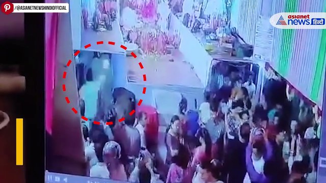 बांग्लादेश: दुर्गा पूजा पंडाल में फेंका 'कॉकटेल बम', लोगों को मारा चाकू