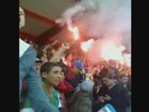 MCA 1- CABBA 0 - Craquage fumigènes des ultras du Mouloudia