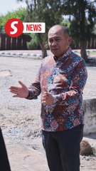 Video herunterladen: Collapsed building structure was being built without permission, says MBMB mayor