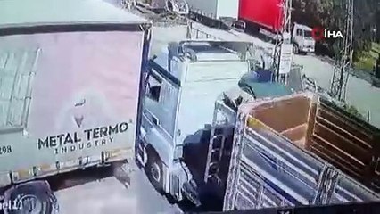 Tırların arasında sıkışarak ağır yaralandı