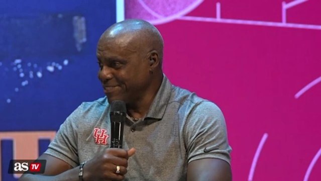 Carl Lewis apuesta por Kamala Harris y pinta cuernos en una foto de Trump