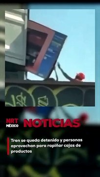 Según testigos, los criminales fueron vistos robando lo que parecían ser televisores de pantalla plana. La policía llegó al lugar y, mientras los vehículos de los delincuentes huían, los oficiales desenfundaron sus armas