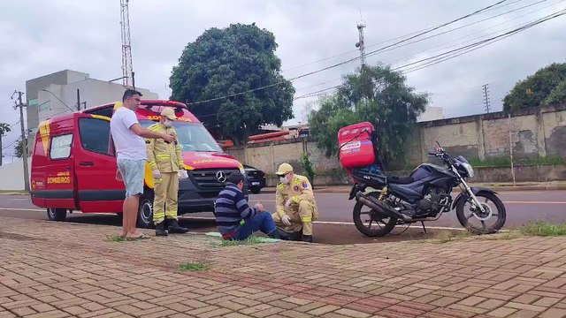 Motociclista fica ferido ao se envolver em acidente de trânsito na Avenida Piquiri