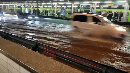 Bursa’da sağanak yağış hayatı felç etti