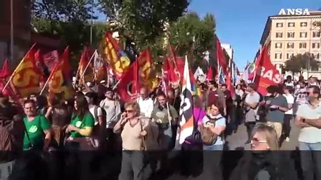 Precari della scuola in corteo a Roma: Valditara riveda le norme di reclutamento