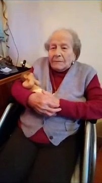 Buon Natale a tutto il mondo : gli auguri della nonna pi? anziana d'Abruzzo