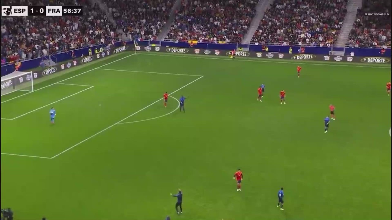 El momento en el que se para el partido de Youtubers por un cántico racista