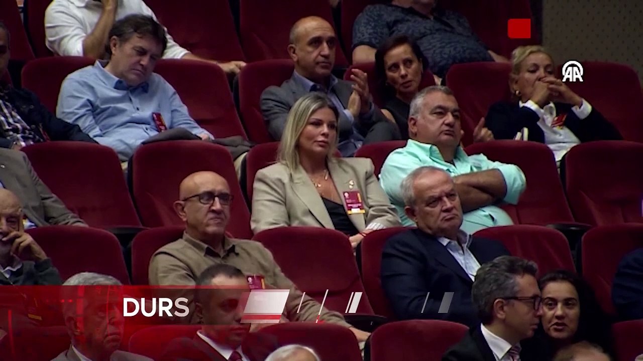 Galatasaray'da Dursun Özbek yönetimi ibra edildi